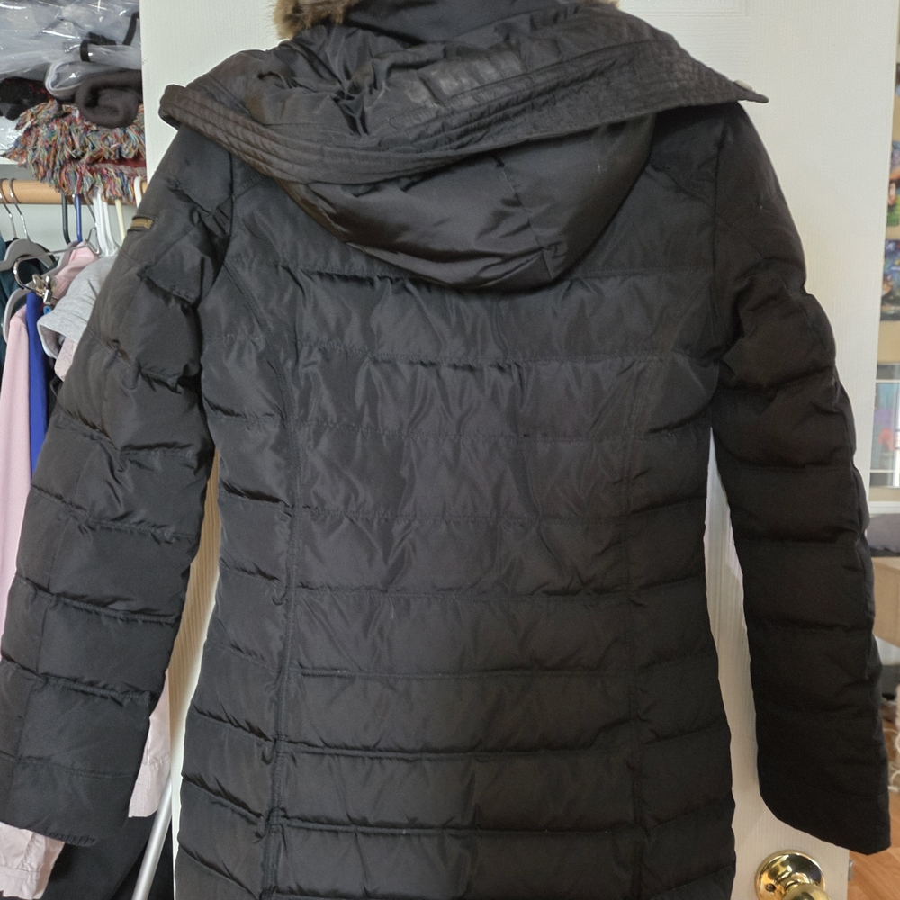 Michael Kors Black Quilted Puffer Coat with Faux Fur Trim - Picture 4 of 6